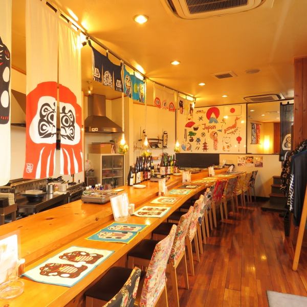 이 위압감마저 있는 카운터 테이블은, 무려, 응천만엔도 하는 한장판입니다.실은 작은 오름의 다다미 부분까지 뻗어 있어, 양도받는 조건으로서 자르지 않고 이대로 사용해 주었으면 하는 요망이 있었다고 합니다.그런, 카운터에서 맛있는 안주와 술을 줄 수 있다니! 꼭 보러 오세요 ♪