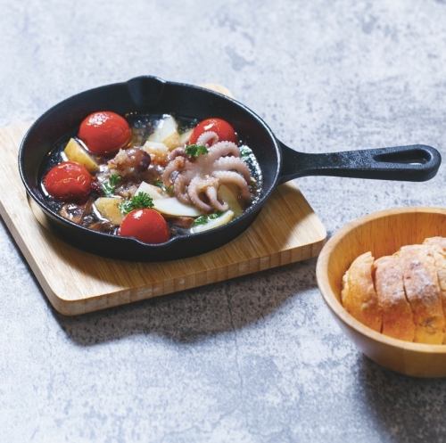 イイダコと野菜のアヒージョ