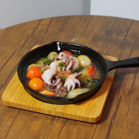 イイダコと野菜のアヒージョ