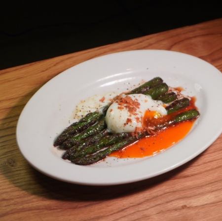 アスパラの和風ソテー温玉のせ