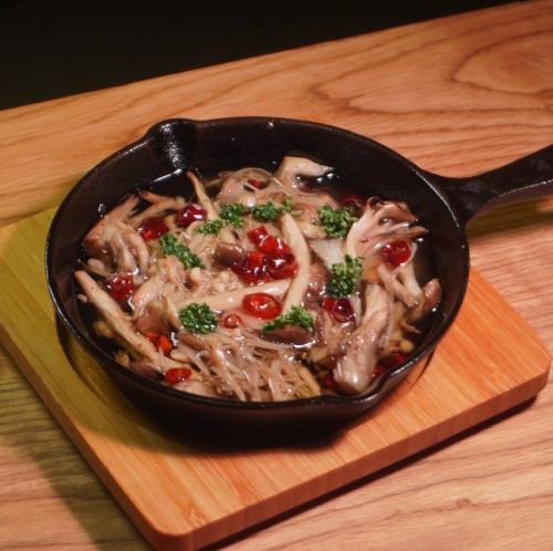 キノコたっぷりアヒージョ