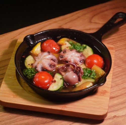 イイダコと野菜のアヒージョ