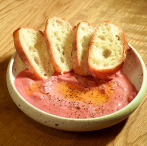 自家製ビーツのピンクフムス