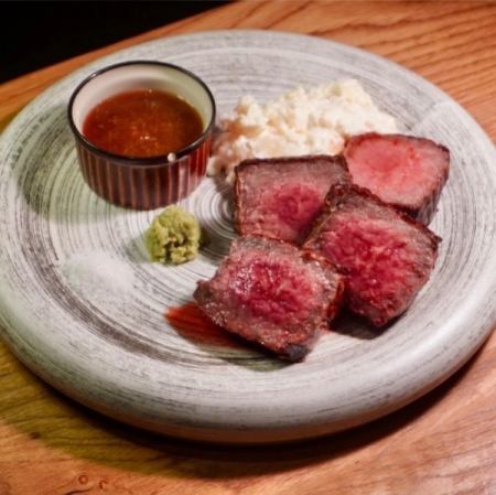 厳選国産牛の厚切りステーキ