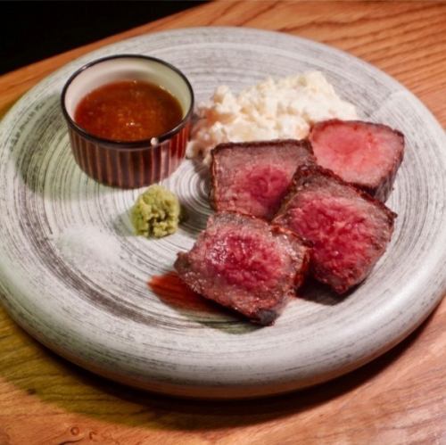 厳選国産牛の厚切りステーキ