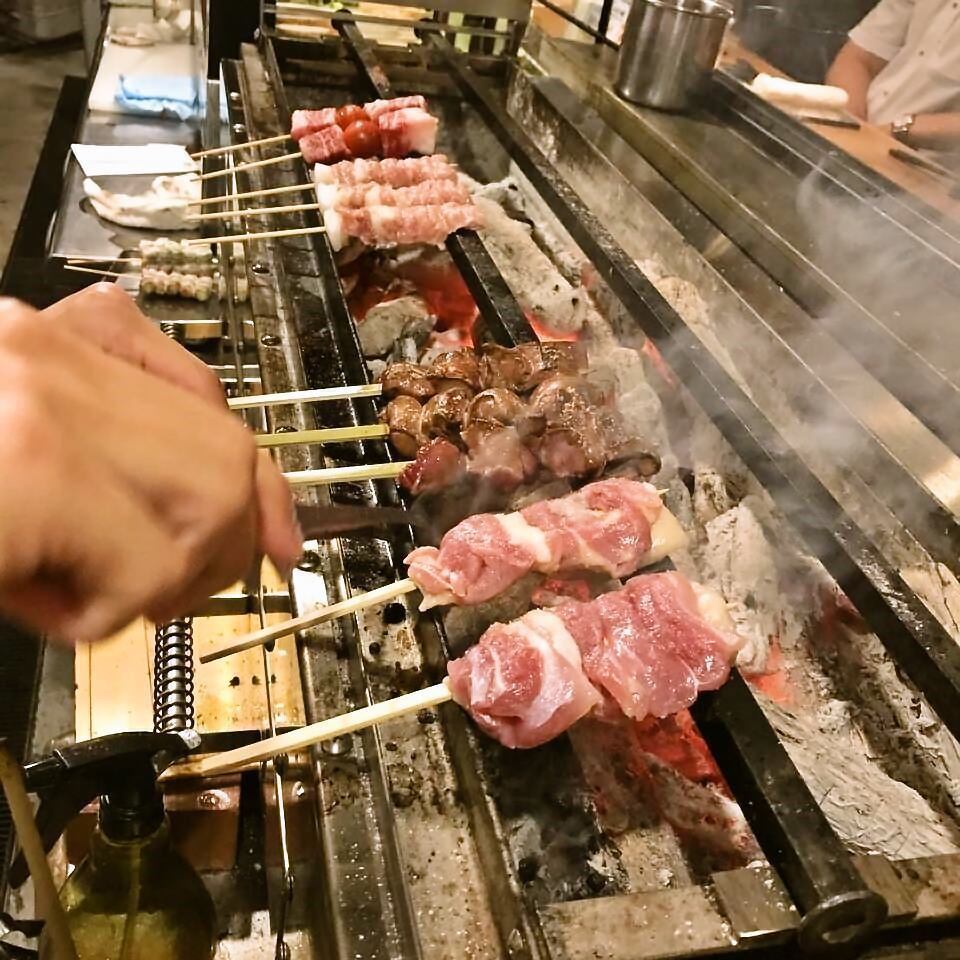我们使用当地的鸡肉准备串烧，并安排当地蔬菜的串烧！