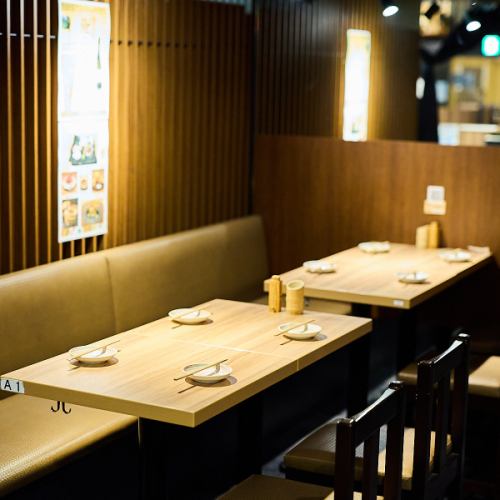 店内最奥にあるお席です。他のお席からやや離れた場所にあり、10～15名様でのご利用の場合は区画貸切のような形でご利用いただけます。【銀座 新橋 俺の 焼き鳥 炭火 コスパ 宴会 女子会 歓送迎会 飲み会 飲み放題 貸し切り 個室】