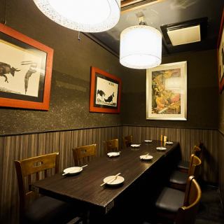 人気の個室は完全個室！5～10名様まで対応可能!!オープンフロアとは打って変わった雰囲気は特別感満載です。一部屋しかないのでご希望の方はお早めにご予約・お問い合わせください!!【銀座 新橋 俺の 焼き鳥 炭火 コスパ 宴会 女子会 歓送迎会 飲み会 飲み放題 貸し切り 個室】