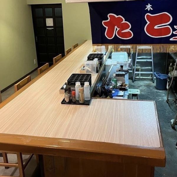 明るく綺麗な店内は、落ち着いた和の空間で居心地が良いです。家族や友人、同僚と、どんなシーンにも対応しております。