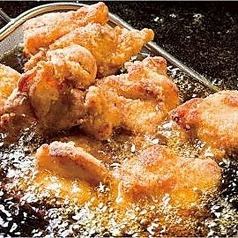 大判唐揚げ1個140円(税込)！8種類の味変ソースも！