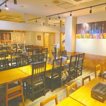 [Table seats] The private room in the back can be divided in half and can be used as a private room for up to 16 people! There are 72 seats in total, and the private room can accommodate up to 72 people. The private room can accommodate up to 40 people! We will accommodate you according to the number of guests! Please feel free to contact us for details about the seats. *The photo is an example.