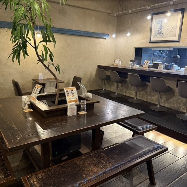 当店はカップルに最適な、お洒落で自然を感じる空間です。落ち着いた雰囲気の中で、心地よい時間をお過ごしいただけます。美味しい食事を楽しみながら、特別なひとときを共有し、会話を弾ませてください。大切な人との素敵な思い出作りにぴったりの場所です。ぜひお越しくださいませ!