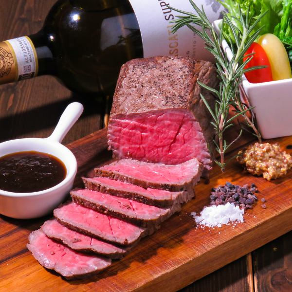 自家製のローストビーフは大人気商品！ぜひ一度ご賞味ください