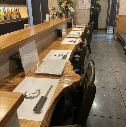 <p>デートやプライベート宴会、ちょい飲みにはもちろん、会社の各種宴会など、あらゆるシーンにもご対応可能です◎テーブル、カウンター席をご用意！落ち着いた空間の店内はゆっくりと美味しいお酒と食事を愉しみたい方にオススメです◎</p>