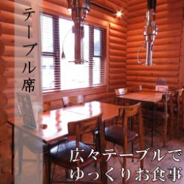There is a table for 4 people and a table for 6 people ♪ It is possible to make a reservation for a large number of people ☆