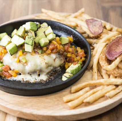 ランチタイムも「BURG HOLIC」で！もちろん昼飲みも大歓迎です！