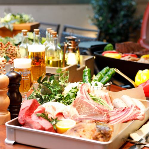 午餐時間在露臺上舉辦燒烤派對。