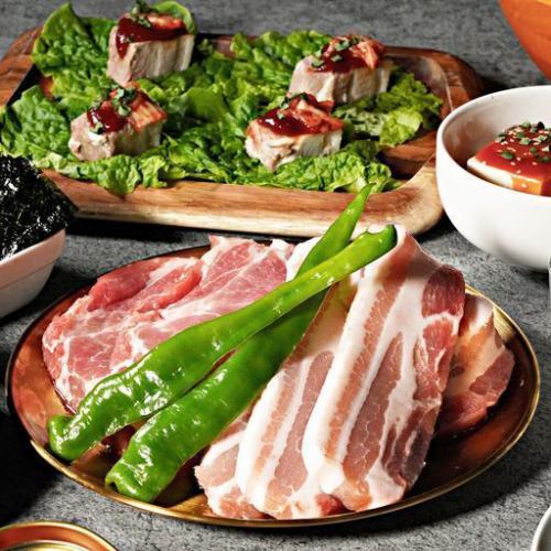 定番のサムギョプサルとモクサルのコースをご用意。お料理《全9品》3H飲み放題付コースは3980円でご用意!