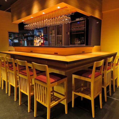 Counter seat that can also be used for dating, drinking, dating.Have a good time with a rich selection of sake that is a good match for salmon fried and salmon fried to taste the season!