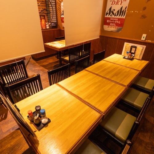<p>【まとまり感のある空間】16名様OK！人数にあわせてレイアウトは自由自在の半個室は、すだれで仕切ることも可能です。まとまり感のある空間は、親睦を深めるのに最適。ご近所のお集まりや、コンパなどにもおすすめです。当店自慢の料理とお酒を楽しみながら、和やかなひとときをお過ごしください。</p>