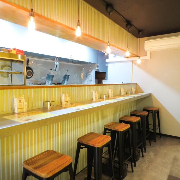 [Enjoy chicken wings and sake at the counter seats!] Enjoy thick chicken wings from Kyushu and your favorite sake at our main counter seats.It's good to stop by alone on your way home from work! Couples are welcome to use the date!