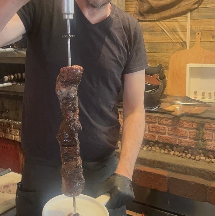 ご家族でのお食事も大歓迎です！絶品お肉をお楽しみください。
