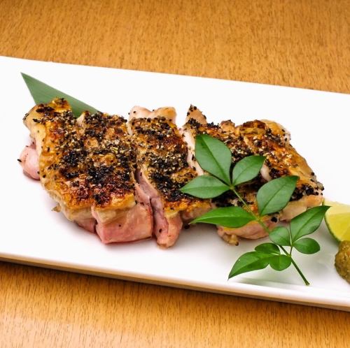 Grilled thigh meat with black pepper