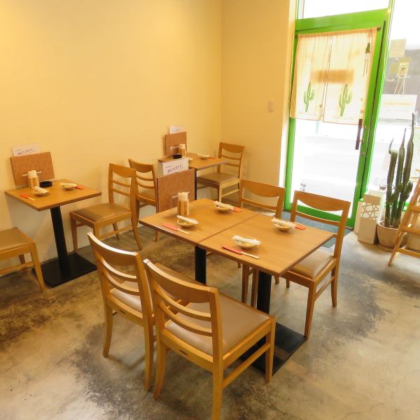 【Bright In-Store - Tables Seat】 The table seats for 2 to 4 people are all made of wood, so you can sit calmly! ☆ In-store with woodgraining and green keynote ☆ There are plenty of small spruce too ☆ Entrance side is all glass , Bright sunlight will be inserted.