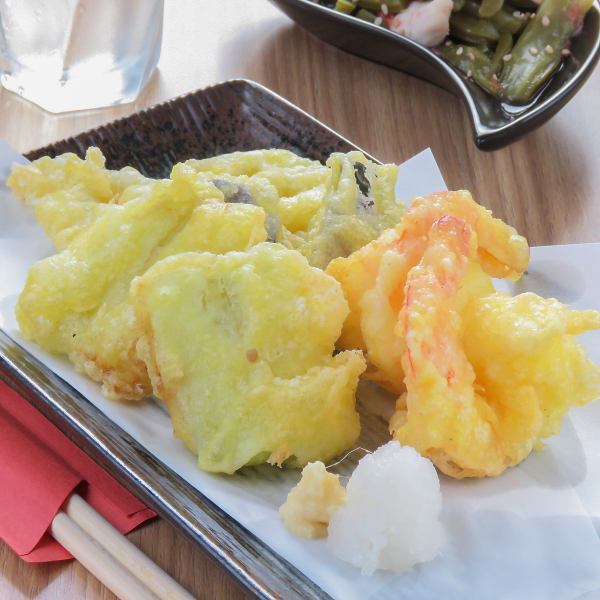 «虾，蔬菜和仙人掌580日元»炸的天妇罗！