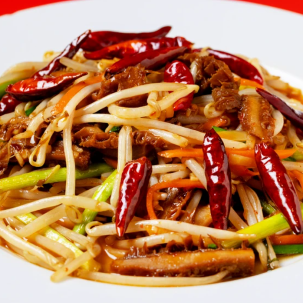 The addictive "spicy stir-fried beef stomach" goes well with both rice and beer. 900 yen (tax included). We recommend you try it at least once!