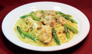 Chicken and asparagus curry cream