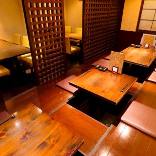 板の間の座敷個室は最大30名まで。20名以上で個室貸切も可能です。12名前後で半個室としての利用もOK！#歓迎会#送別会#大田区#蒲田#海鮮#半個室#鍋#牡蠣#居酒屋#貸切#接待#女子会