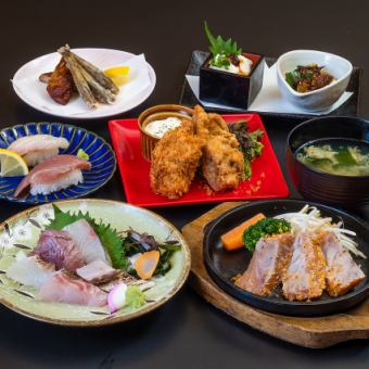 （提前一天预约的话）每人一份，安心享用！金枪鱼牛排和日向滩海鲜套餐4,500日元起，附赠无限畅饮。