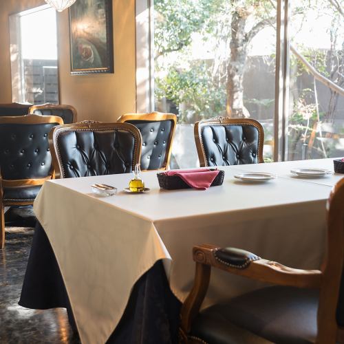 It is a soft space where sunlight shines through the large windows.Please enjoy casual Italian in a warm space.* Children over 5 years old can use.