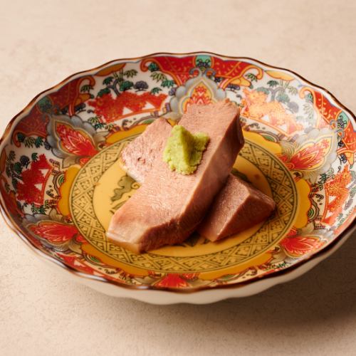 柔らか牛タン煮のわさび添え