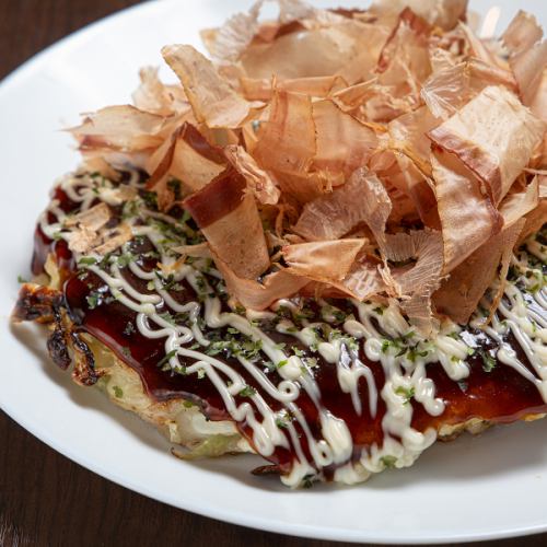 【当店自慢の逸品◎】≪大阪名物といえば！≫熱々の鉄板で焼き上げるお好み焼き～990円(税込)～