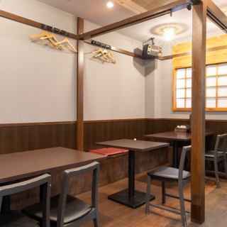 2名様まで座れるテーブル席をご用意しております。ご家族やご友人とのお食事にぴったりのお席となっております。