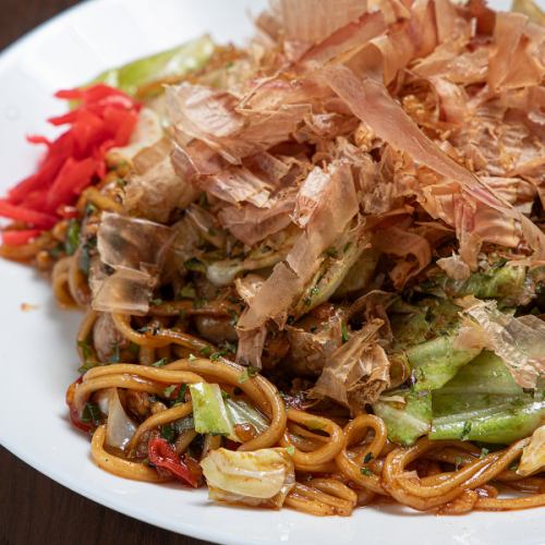 【定番！】≪鉄板で焼きあげる熱々の美味しさ≫一度食べたらやめられない！焼きそば～990円(税込)～