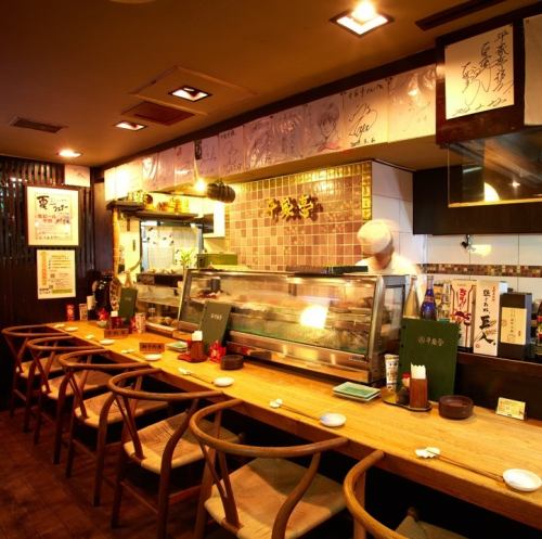 おひとり様も大歓迎！座り心地抜群のお席で食事を満喫