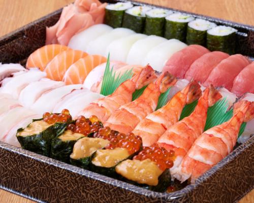 お寿司盛り合わせ