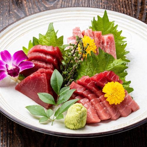 Raw bluefin tuna three-piece platter