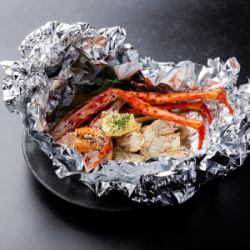 用黄油和锡纸烘烤的帝王蟹