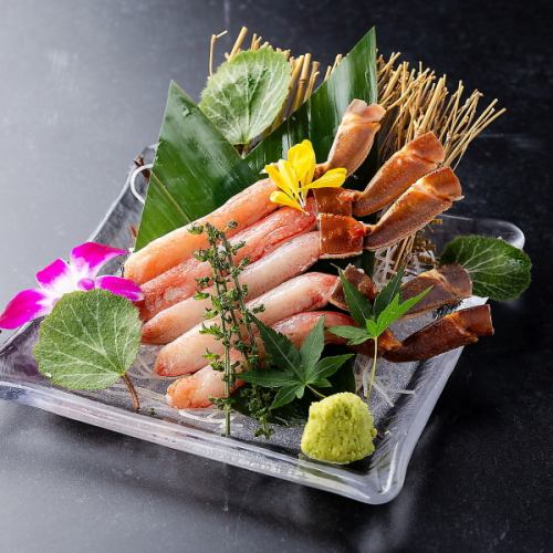 尽情享用当季海鲜！请享用奢华美味的料理。
