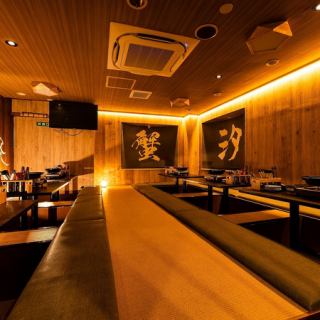 品川での接待や飲み会に最適の個室空間。壁で仕切られておりますので騒いだり、しっぽり落ち着いて飲んだりと楽しみ方は自由です。