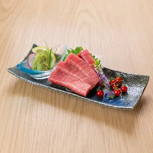 本まぐろ中トロ(四切)