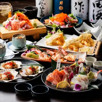【盐味套餐】佐以日本清酒：人气套餐，包含时令新鲜鱼类、大虾、天妇罗等！5000日元，含2小时畅饮（共8道菜）