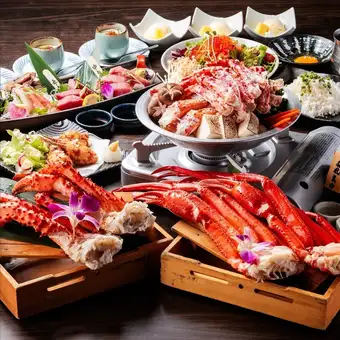 【螃蟹盛宴套餐】含日本清酒：尽情享用雪蟹和帝王蟹！8000日元，包含3小时畅饮（共9道菜）