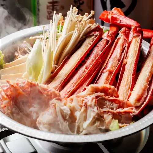 Snow crab hot pot with plenty of delicious broth