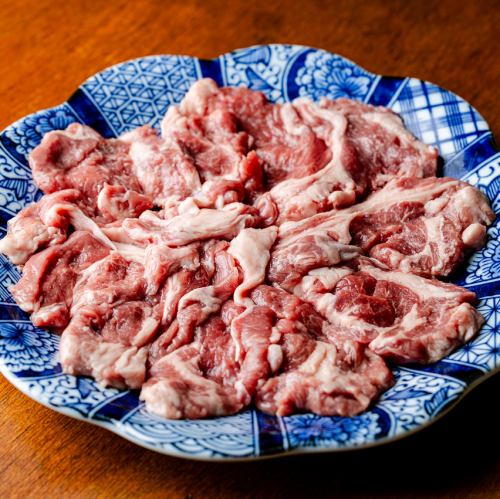 『生ラム本来の旨みを、こだわりの焼き方と秘伝ダレで』