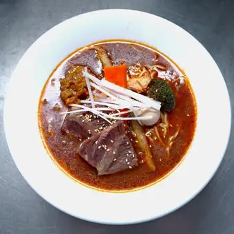 红烧牛颊肉香料拉面配羊骨汤
